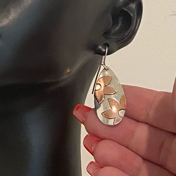 James Avery Retired Sterling Silver & Copper Floating Flowers Earrings - Picture 1 of 3